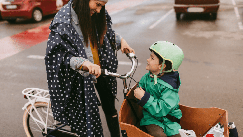 Tolle Alternative: Kinder mit E-Lastenrad zum Kindergarten bringen
